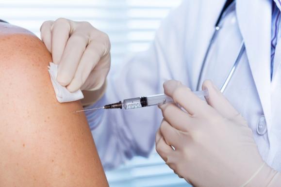 seringue injecter vaccin 